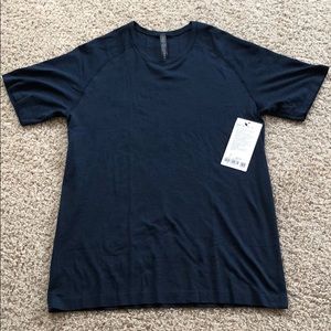 Men’s lululemon shirt